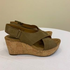 clarks women's annadel eirwyn wedge sandal black